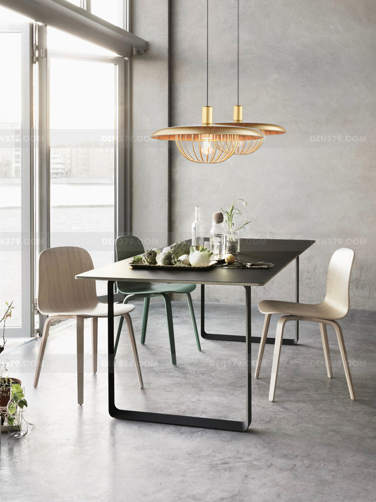 Đèn thả chụp nón vàng khung lưới D3205