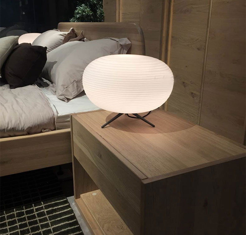 Đèn thường được sử dụng làm đèn ngủ đầu giường