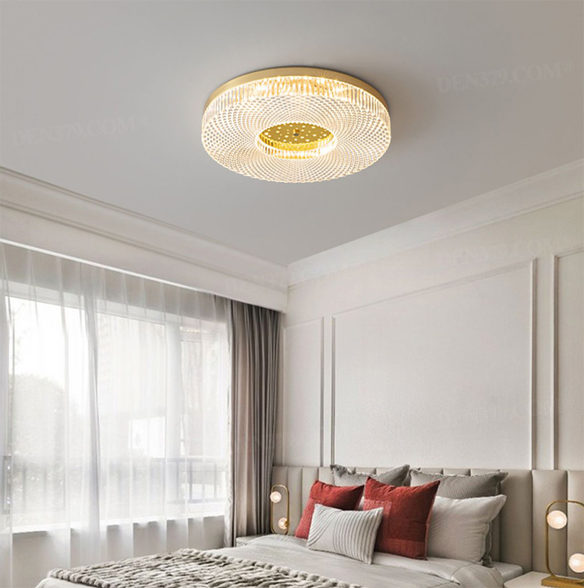 Đèn ốp trần phòng ngủ viền đồng chụp acrylic lấp lánh 67170
