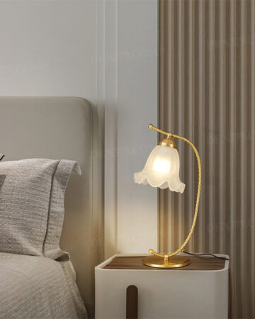 Đèn để bàn chụp thủy tinh bông hoa cách điệu 67276