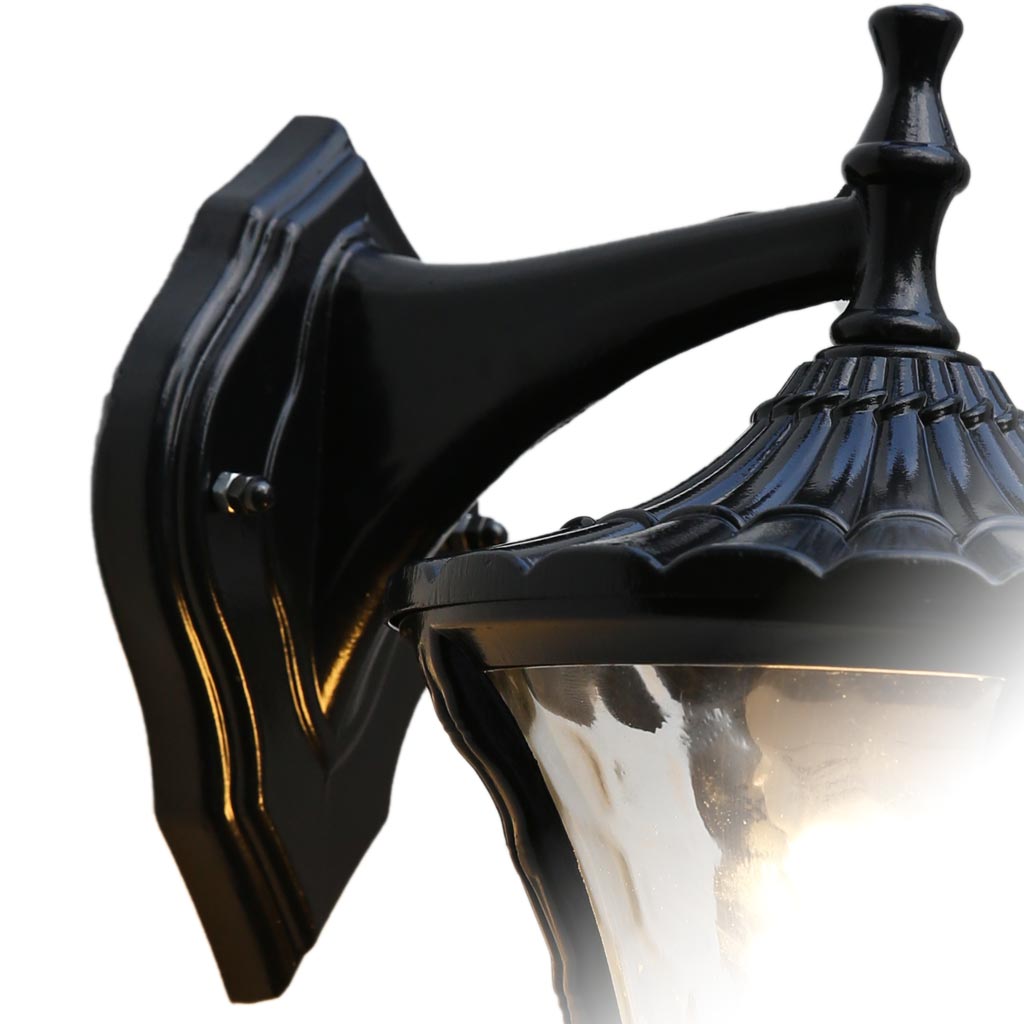 Đèn tường ngoài trời cổ điển