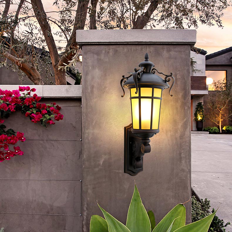 Đèn tường ngoài trời Tân cổ điển