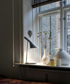 Đèn để bàn hiện đại