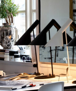 Đèn để bàn hiện đại