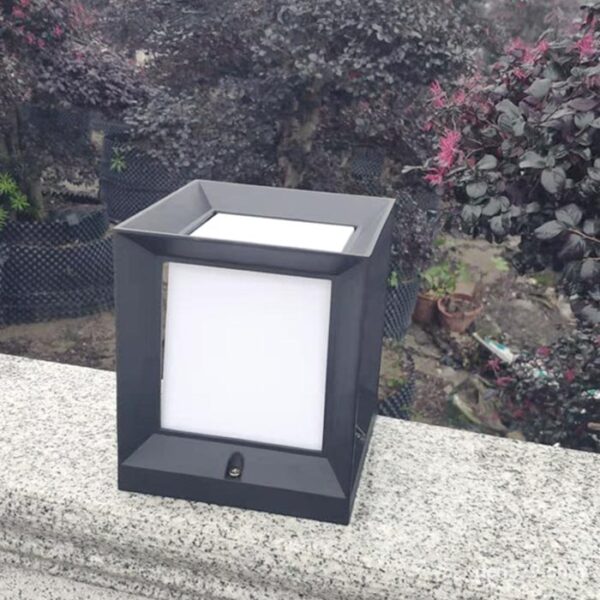 Đèn trụ, cột cổng ngoài trời ô vuông hiện đại