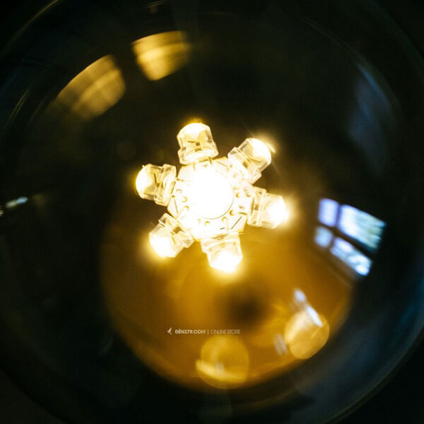 FLYTE ROYAL - Đèn Để Bàn Bay Từ Tính