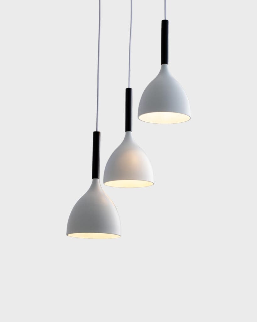 Bộ 3 Đèn Thả Bàn Ăn Hiện Đại Dáng Loa Kèn Trắng Cổ Đen VRG-TE066-3