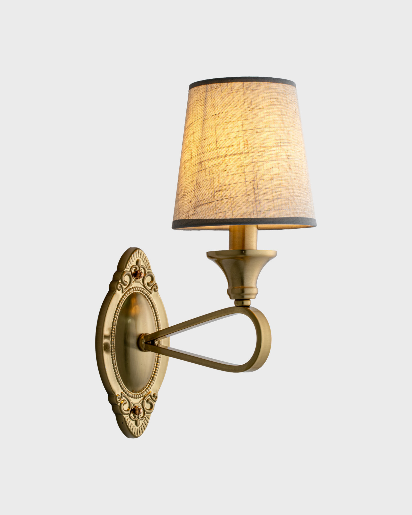 Đèn Tường Cổ Điển Đồng Hàng Sang Trọng Với Chao Vải Nổi Bật VRG-VDC9665