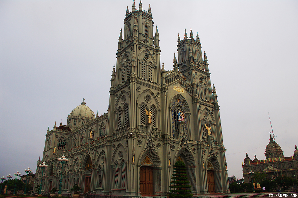 Nam Dinh churchesv
