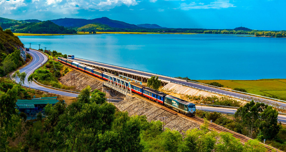 reunification express in Vietnam_3