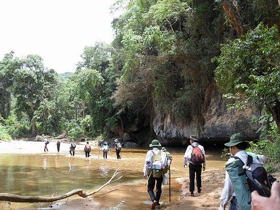 Phong Nha cave trekking_1