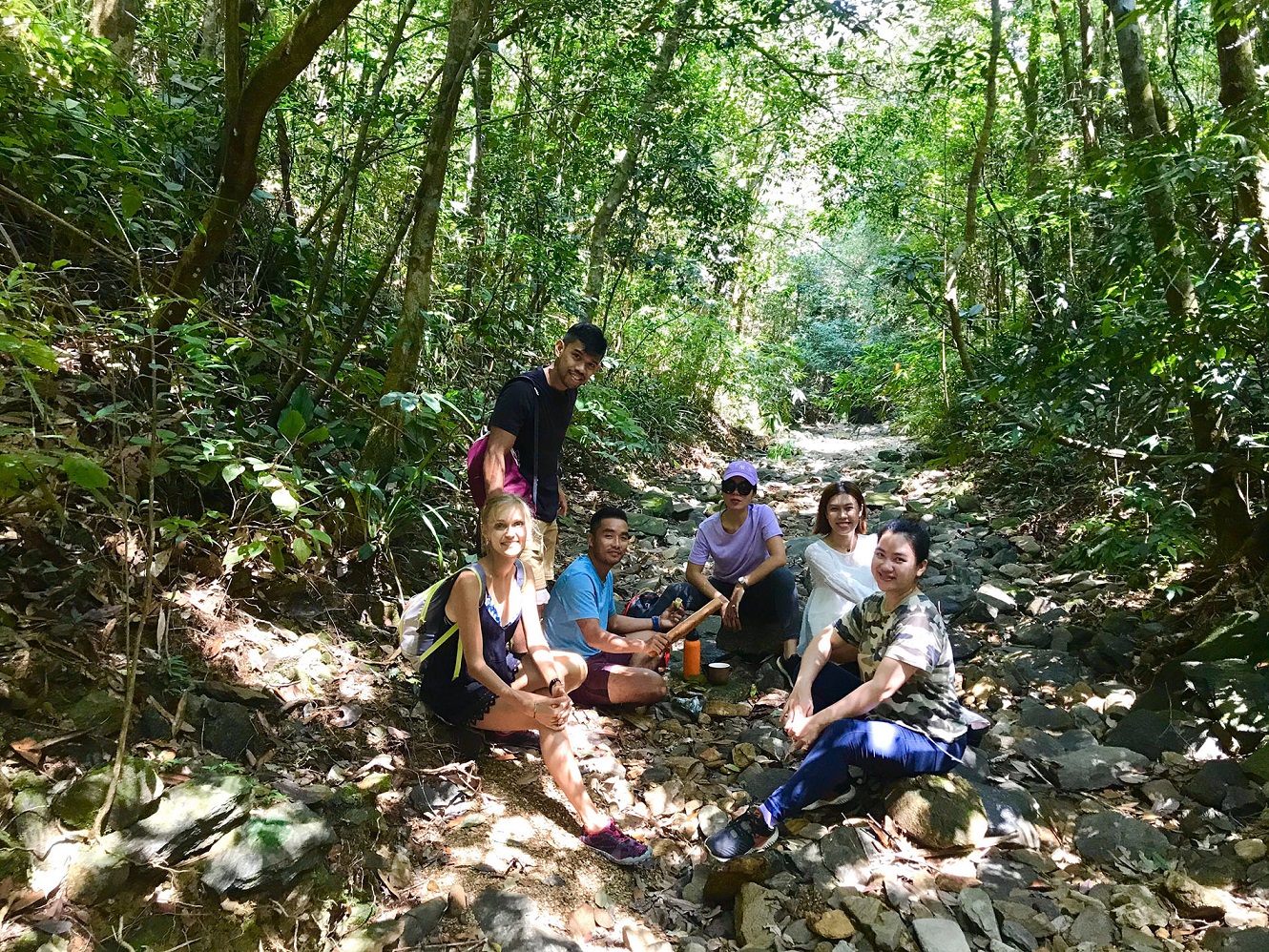 solo vs group trekking in Vietnam_4