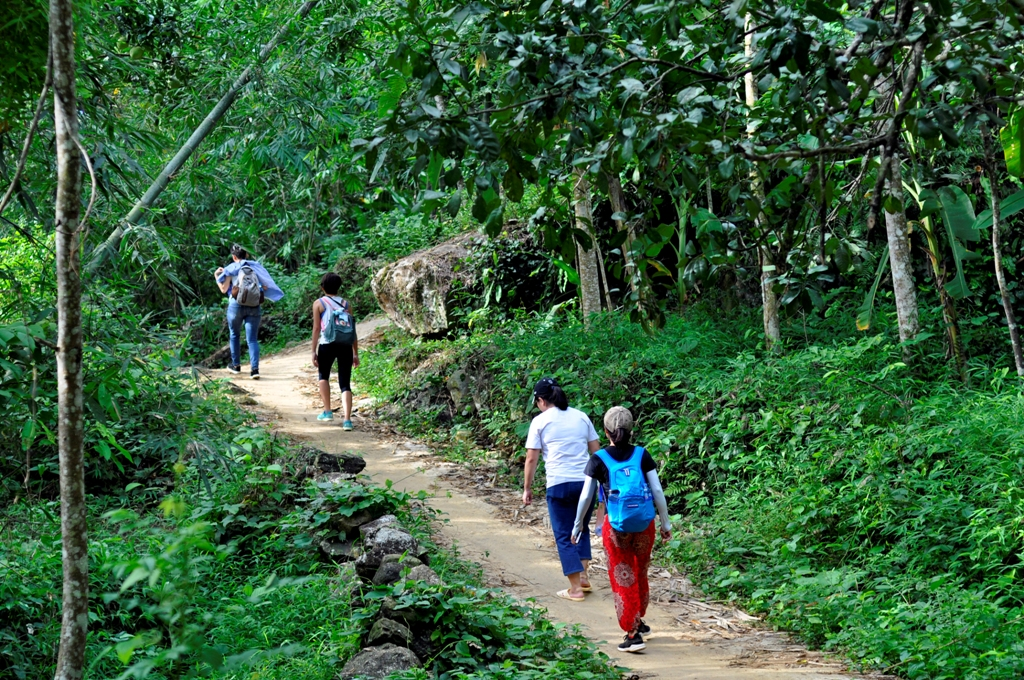 solo vs group trekking in Vietnam_5