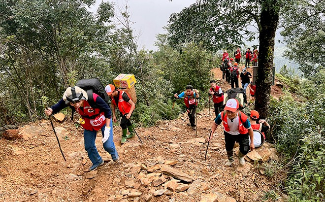Vietnam hiking gear_3