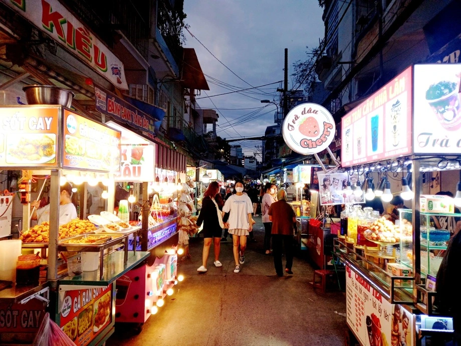 Vietnam night market food_3