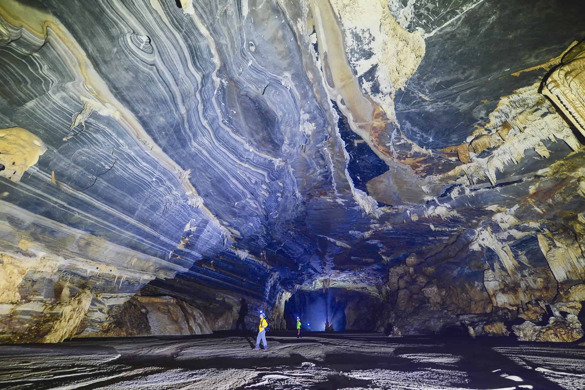 Vietnam cave trekking tours_3