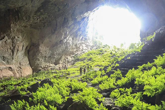 Vietnam cave trekking tours_5