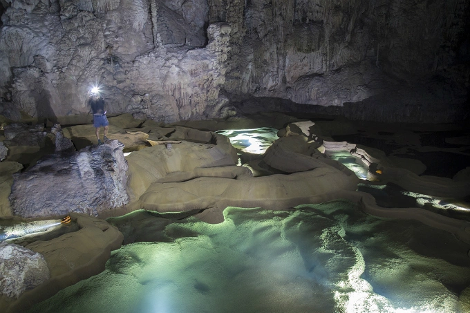 Vietnam cave trekking tours_6