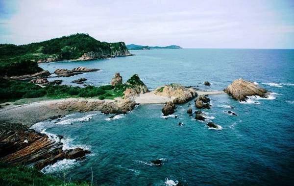 quiet islands in Northern Vietnam_3