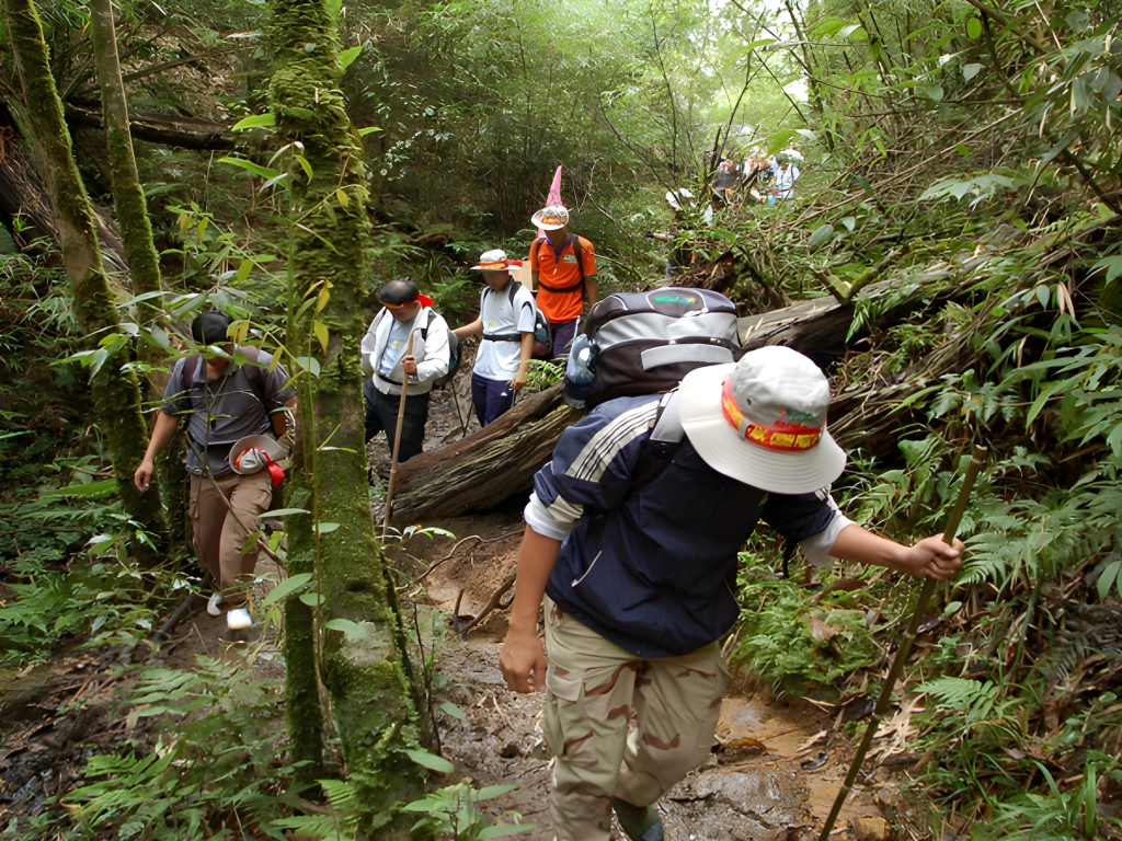 Fansipan trekking porters_5