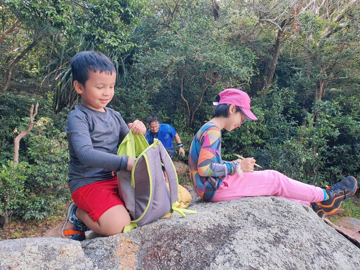 family hiking Vietnam_thumb