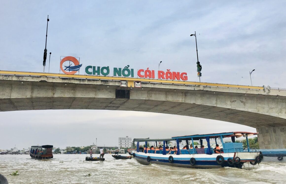 floating market tours Vietnam_4