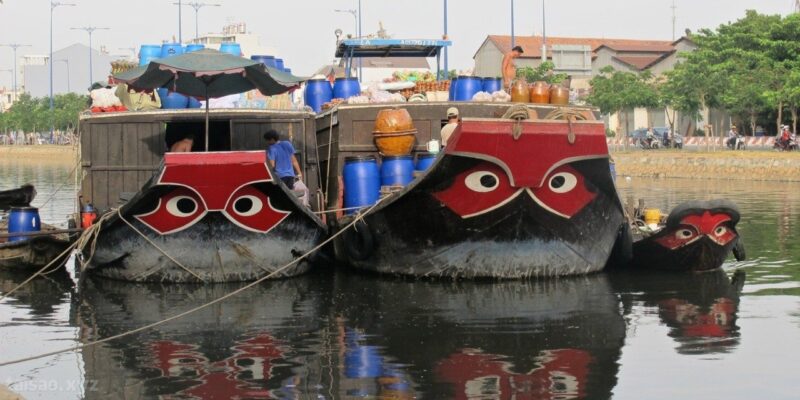 traditional Vietnamese wooden boats_3