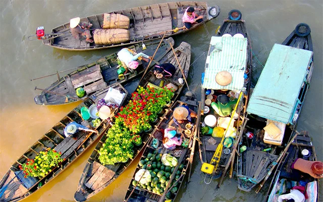 traditional Vietnamese wooden boats_4