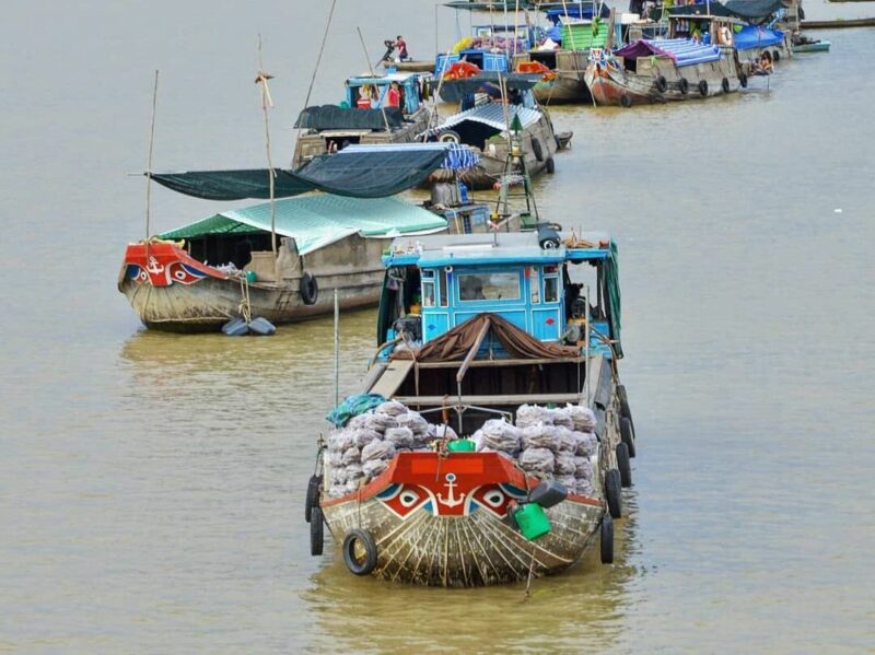 traditional Vietnamese wooden boats_5