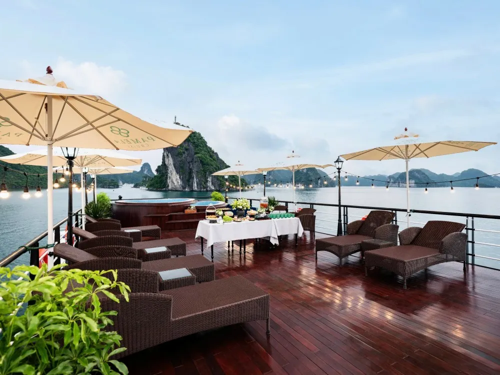 luxury Ha Long Bay cruise_2