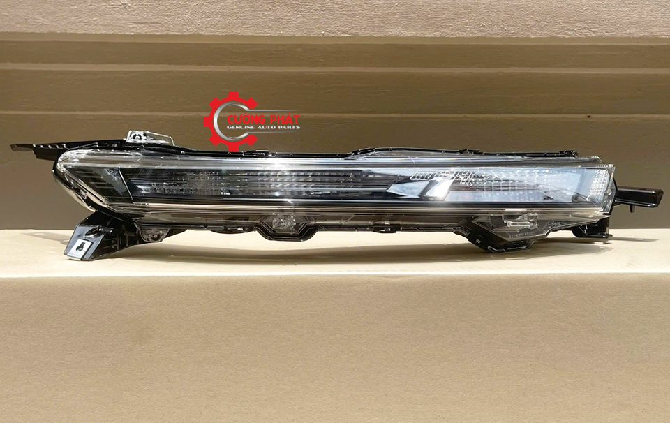 Hình ảnh đèn khoảng cách trên Triton 2025 GLX chính hãng