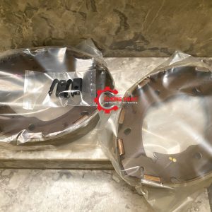 Góc chụp cận cảnh guốc phanh sau Triton, Pajero Sport