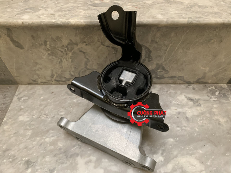 Góc chụp cận cảnh cao su chân số sàn Xpander chính hãng