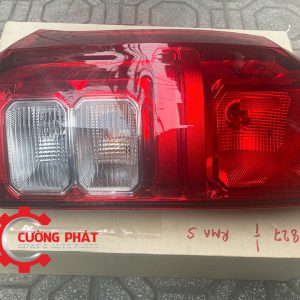 Hình ảnh đèn hậu Triton 2025 bản halogen chính hãng