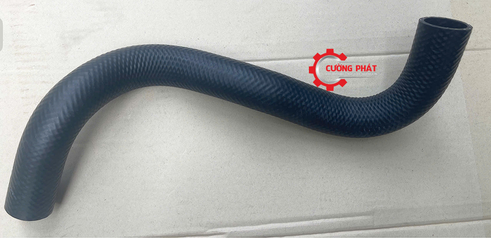Góc chụp cận cảnh ống nước dưới vào két nước Attrage 2014-2025