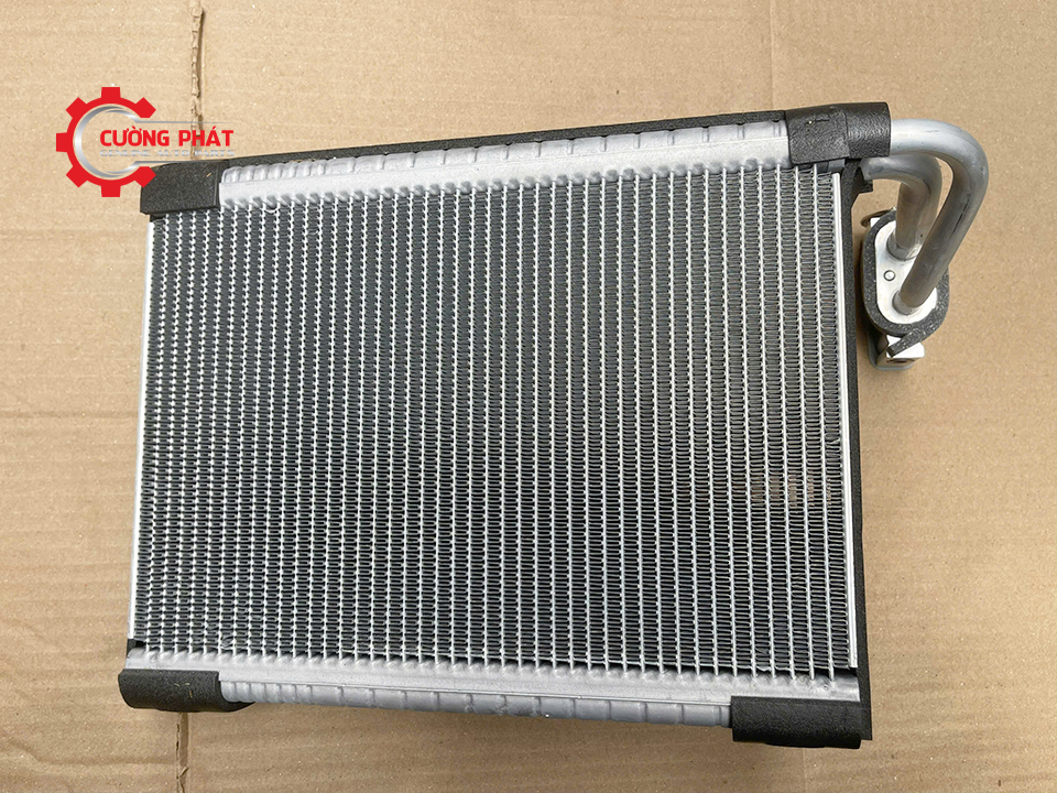 Góc chụp cận cảnh dàn lạnh Triton 2015-2024 chính hãng
