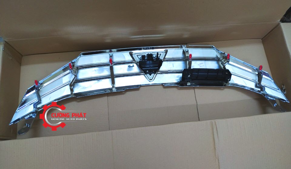 Góc chụp mặt sau calang màu mạ Xpander chính hãng