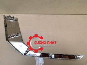Góc chụp mặt sau ốp mạ cản trước miếng dưới Xpander 2022-2025