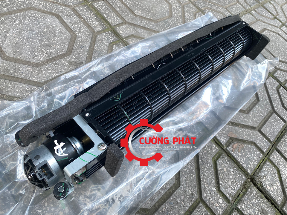 Góc chụp cận cảnh quạt dàn lạnh sau liền motor Xpander 2018-2026