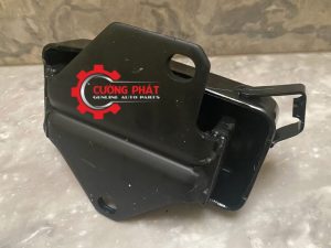 Góc chụp cận cảnh chân máy Triton, Sport 2019-2024 chính hãng