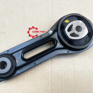 Góc chụp cận cảnh chân máy số 8 Outlander 2014-2025