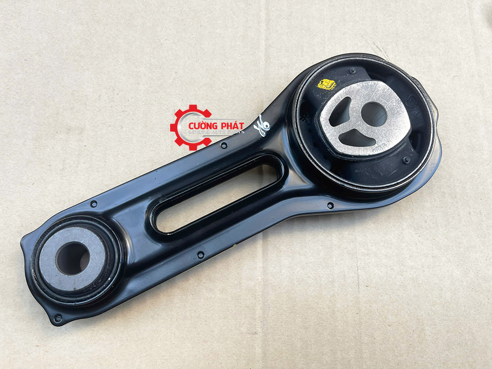 Góc chụp cận cảnh chân máy số 8 Outlander 2014-2025