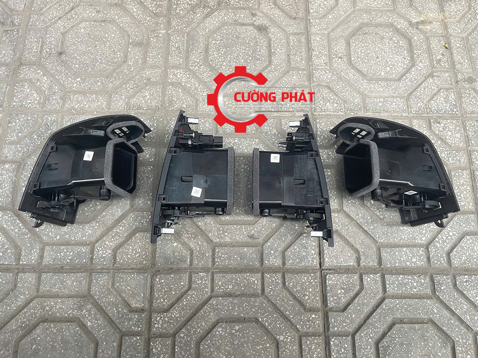 Góc chụp cận cảnh cửa gió điều hòa taplo Pajero V93