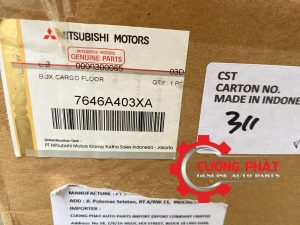 Chi tiết tem mã hộp đựng đồ cốp sau Xpander