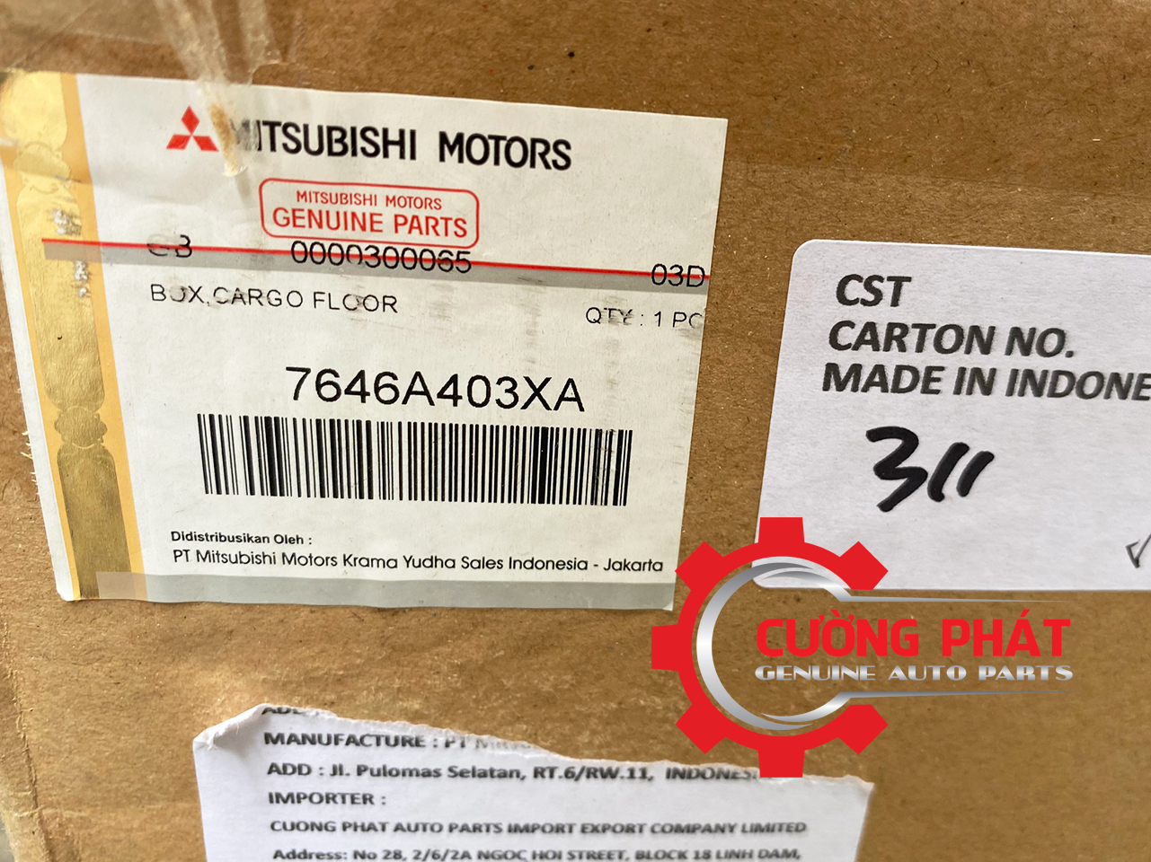 Chi tiết tem mã hộp đựng đồ cốp sau Xpander