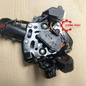 Góc chụp cận cảnh ổ khóa cốp Xforce chính hãng