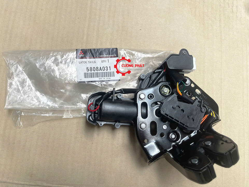 Chi tiết tem mã ổ khóa cốp Xforce chính hãng