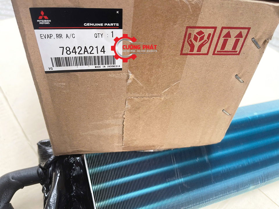 Chi tiết tem mã lõi dàn lạnh sau Xpander chính hãng