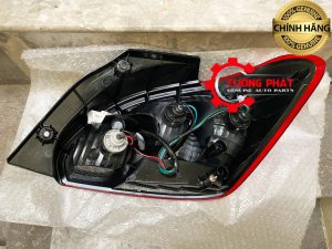 Góc chụp mặt sau đèn hậu Mirage chính hãng