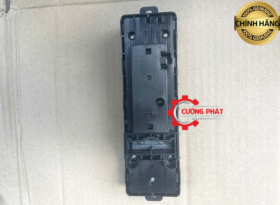 Góc chụp mặt sau công tắc tổng Xforce 2024-2026